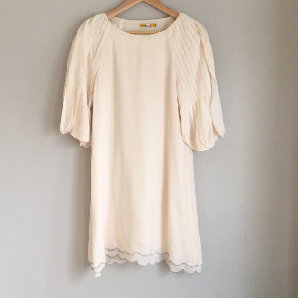 Alice + Olivia| Size medium silk cream dress